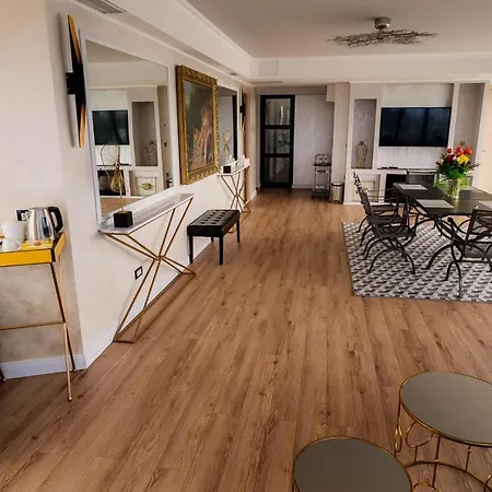 Отель Brater Luxury 3*